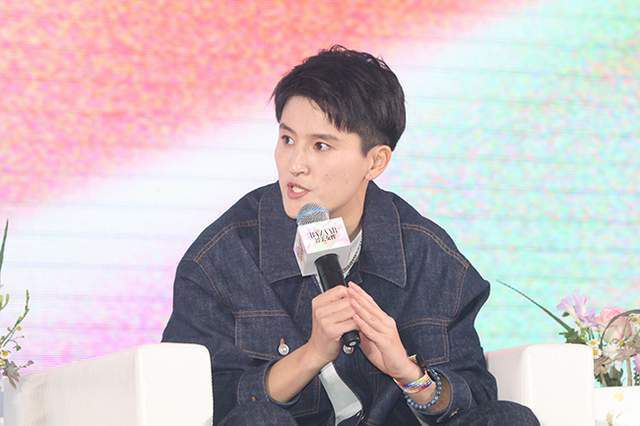 女生脱了裤子让男生桶